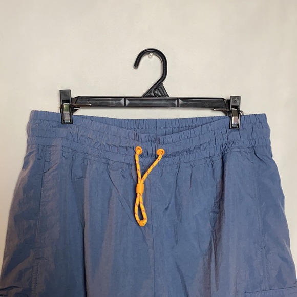 📚Nike Sportswear Icon Clash Women's Woven Pants - Picture 9 of 16